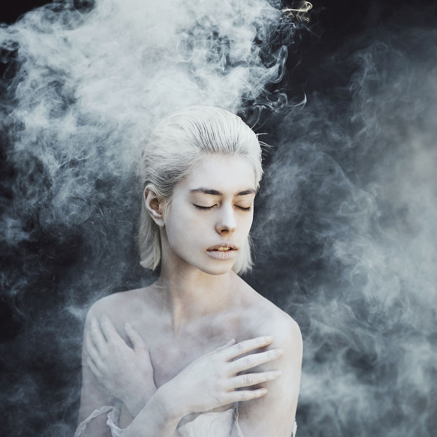 You are currently viewing Smoke Bombs To Create Powerful Portraits