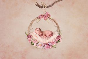 Read more about the article Creative Newborn Photography